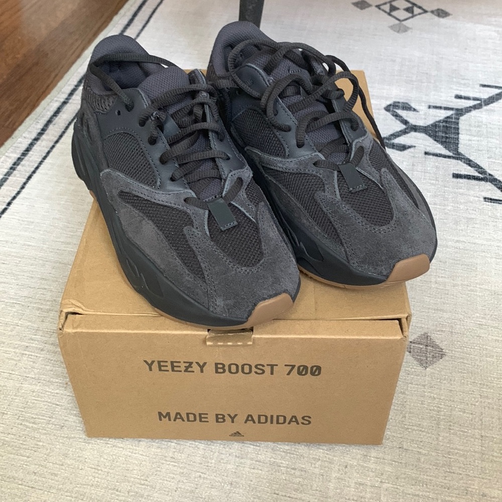 Yeezy Boost 700 ‘Utility Black’ 2019